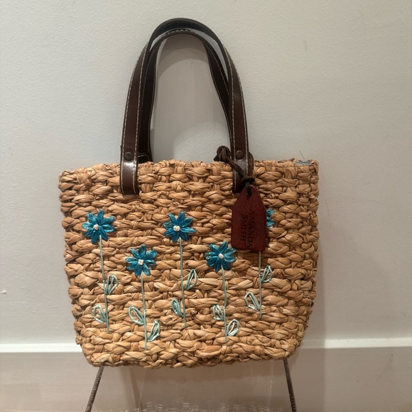 Amanda Smith Handbags - VINTAGE Amanda Smith Woven Straw Tote with Teal Floral Embroidery. 
Great shape!